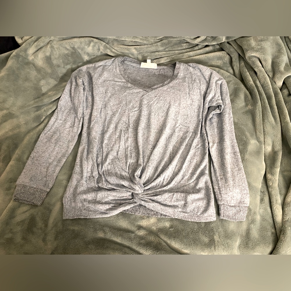 NWOT HIPPIE ROSE SWEATER